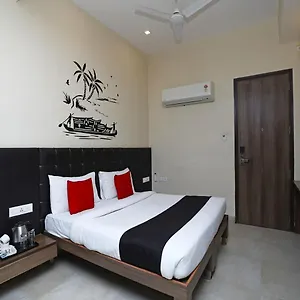 Jade Hotel